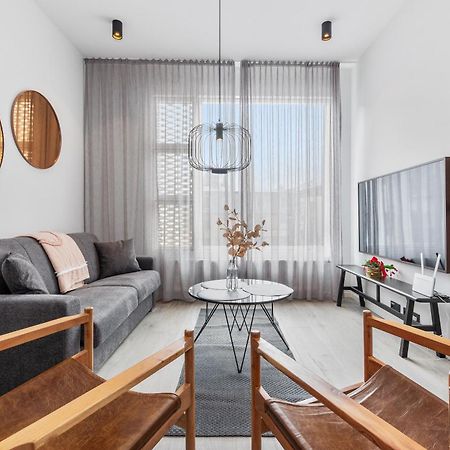 Vibrant Hafnatorg I Spacious Property With Expansive Garage ريكيافيك المظهر الخارجي الصورة