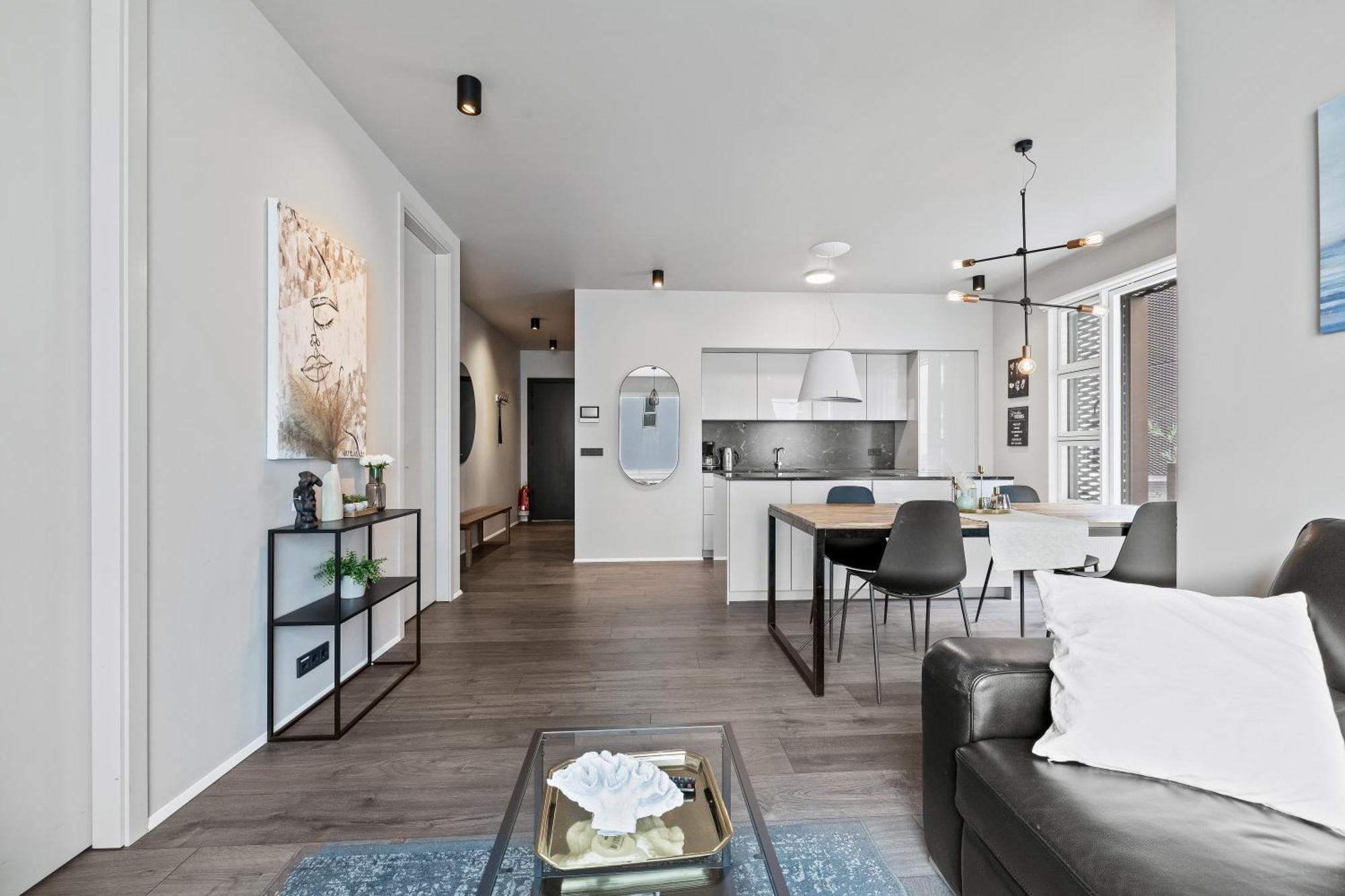 Vibrant Hafnatorg I Spacious Property With Expansive Garage ريكيافيك المظهر الخارجي الصورة
