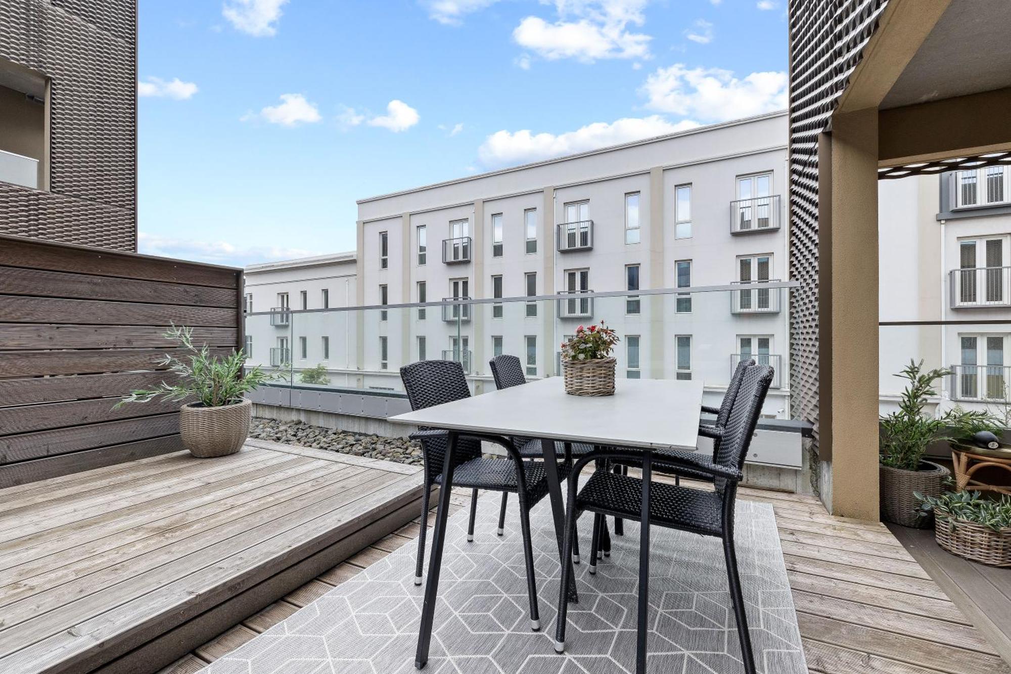 Vibrant Hafnatorg I Spacious Property With Expansive Garage ريكيافيك المظهر الخارجي الصورة