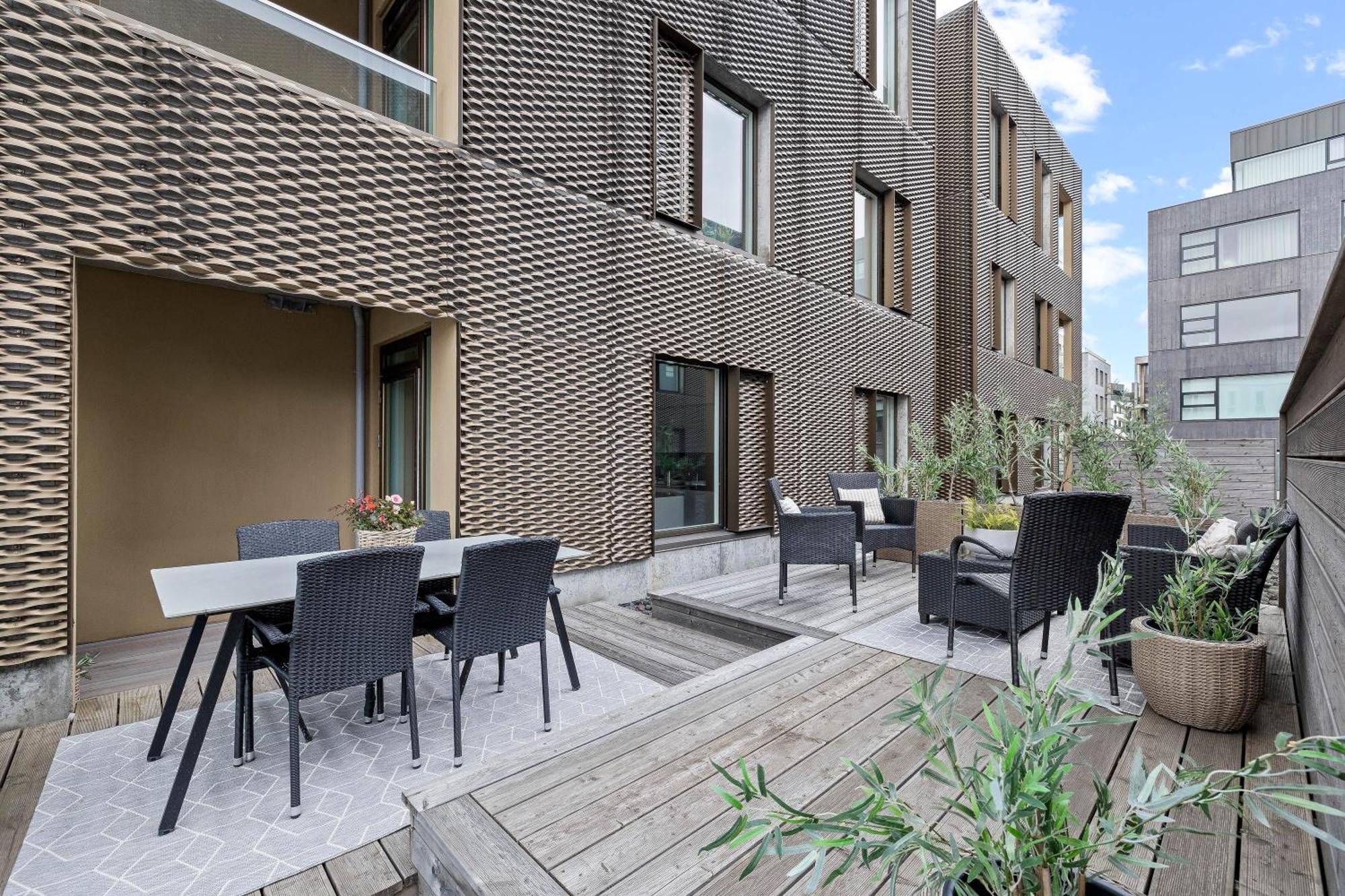 Vibrant Hafnatorg I Spacious Property With Expansive Garage ريكيافيك المظهر الخارجي الصورة
