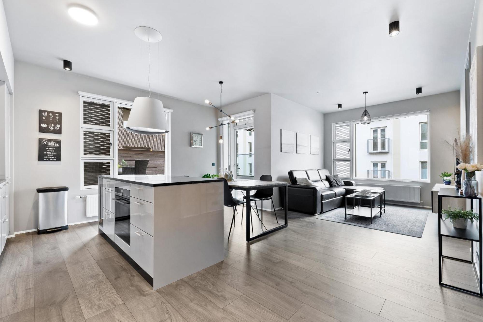 Vibrant Hafnatorg I Spacious Property With Expansive Garage ريكيافيك المظهر الخارجي الصورة