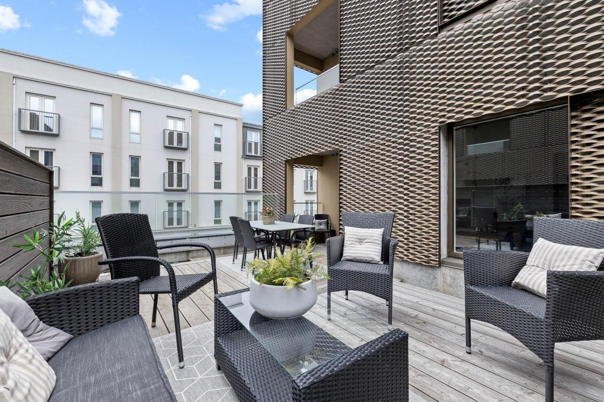 Vibrant Hafnatorg I Spacious Property With Expansive Garage ريكيافيك المظهر الخارجي الصورة