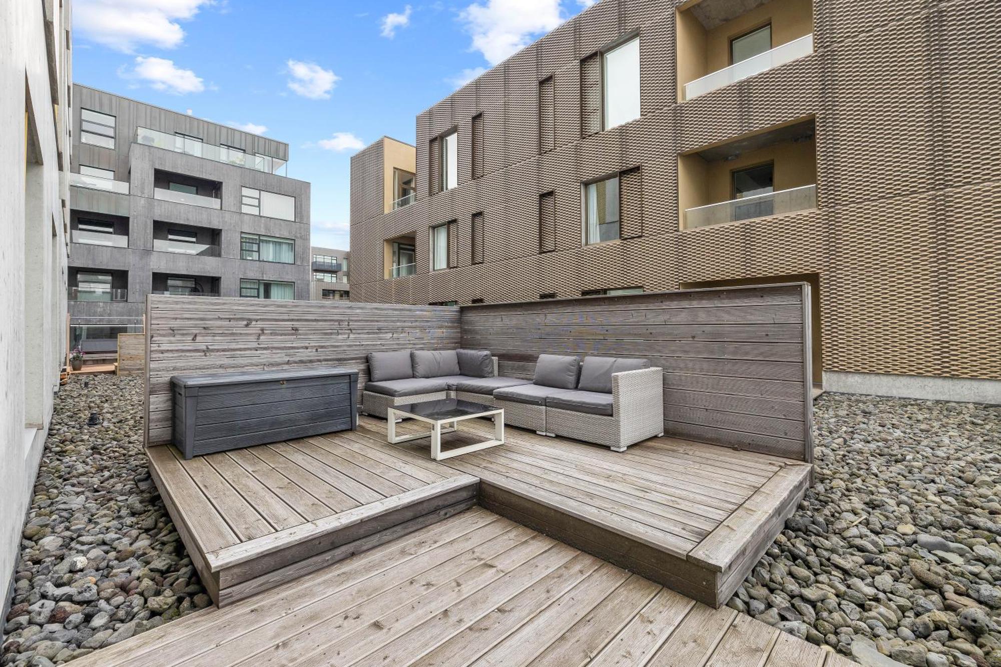 Vibrant Hafnatorg I Spacious Property With Expansive Garage ريكيافيك المظهر الخارجي الصورة