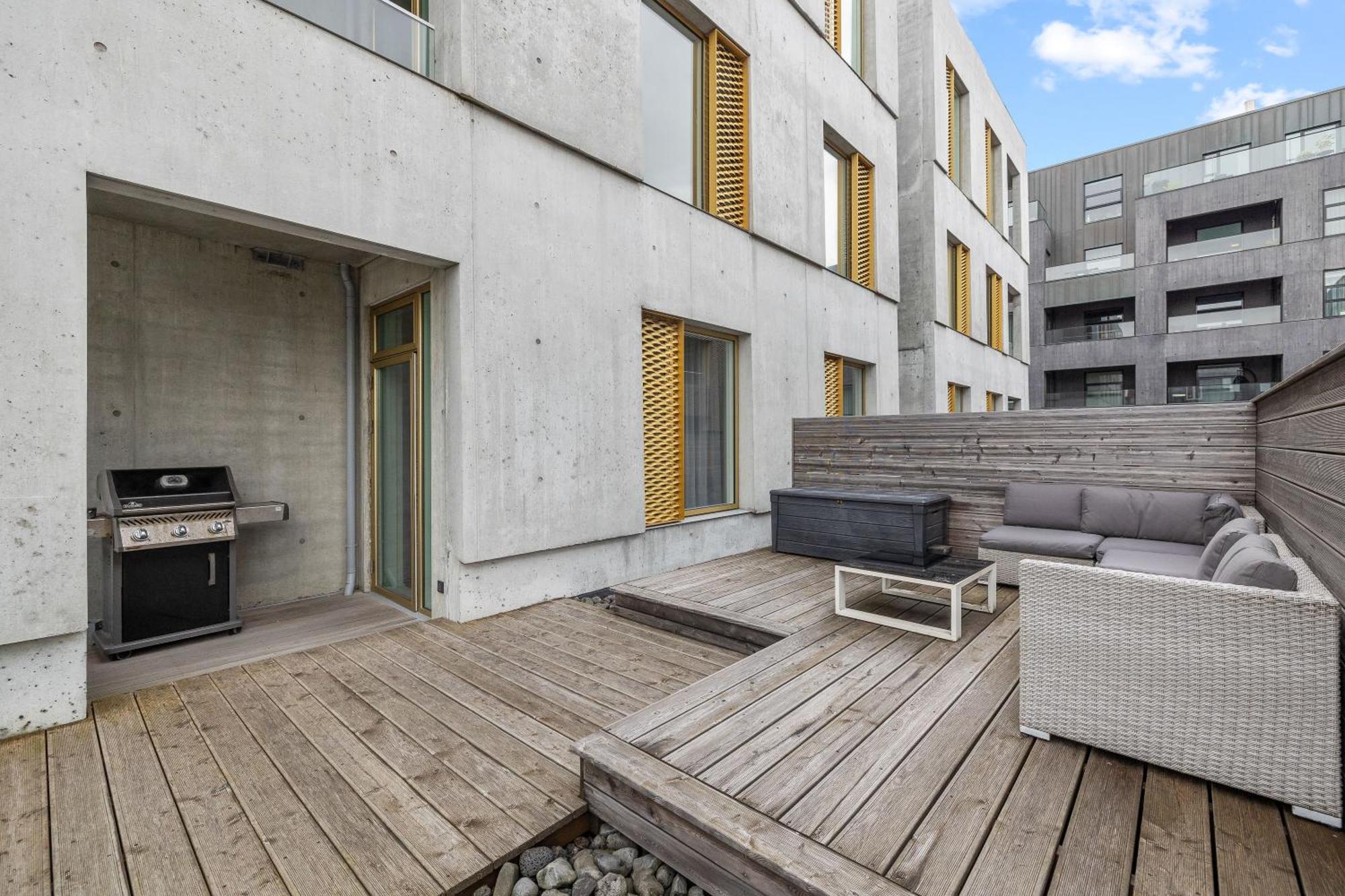 Vibrant Hafnatorg I Spacious Property With Expansive Garage ريكيافيك المظهر الخارجي الصورة