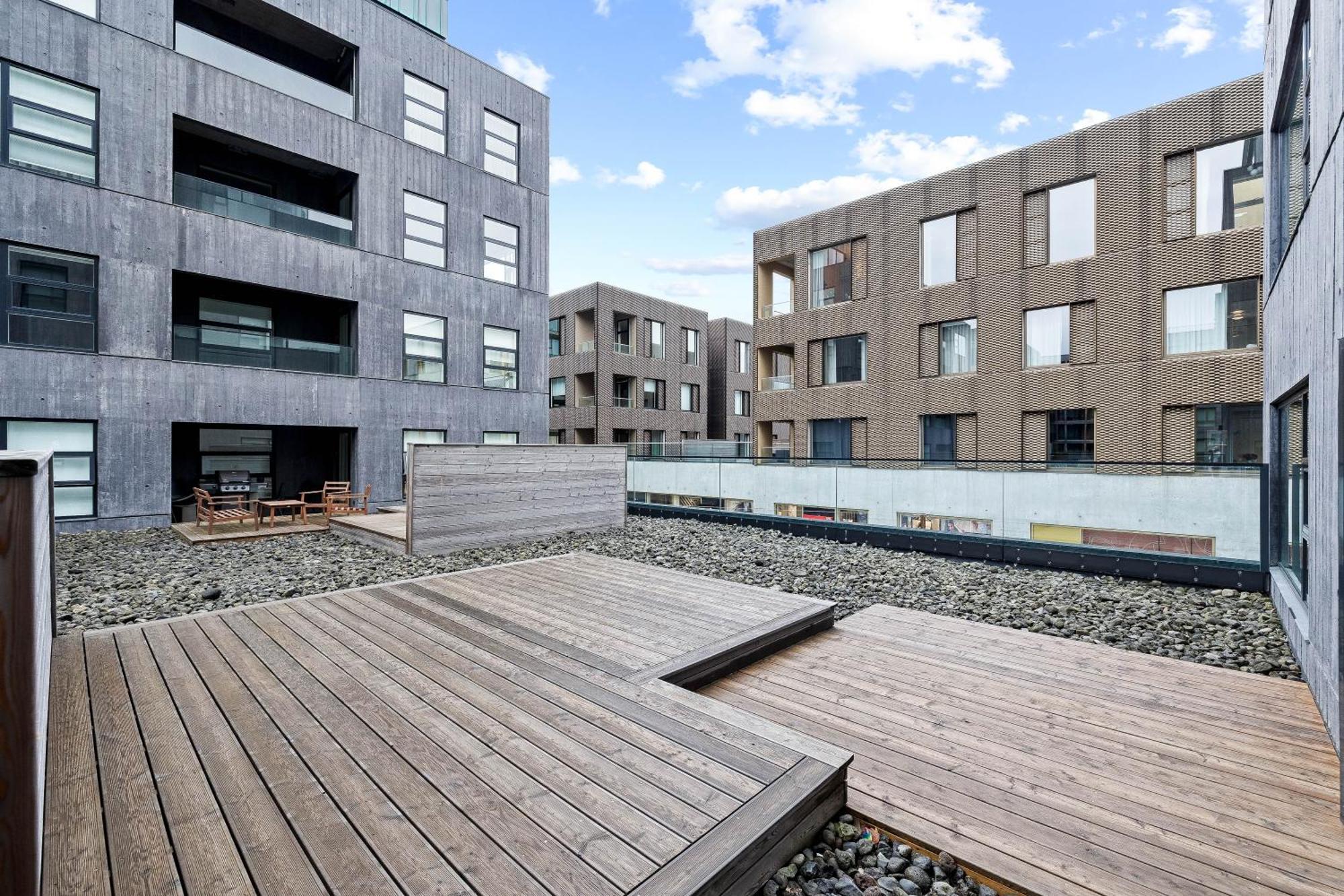Vibrant Hafnatorg I Spacious Property With Expansive Garage ريكيافيك المظهر الخارجي الصورة